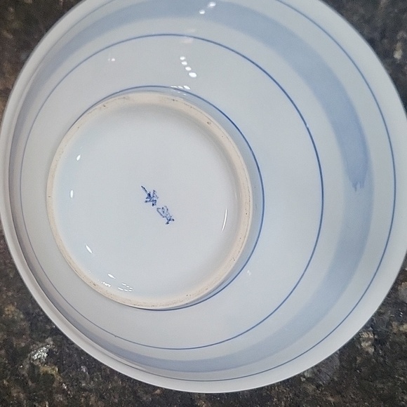 Blue & White Porcelain Bowl 8" Japanese Floral Hydrangeas - Picture 5 of 6